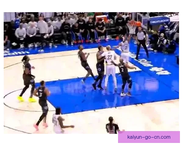 内姆布哈德球鞋被踩掉后迅速捡起举高干扰投篮遭判技术犯规